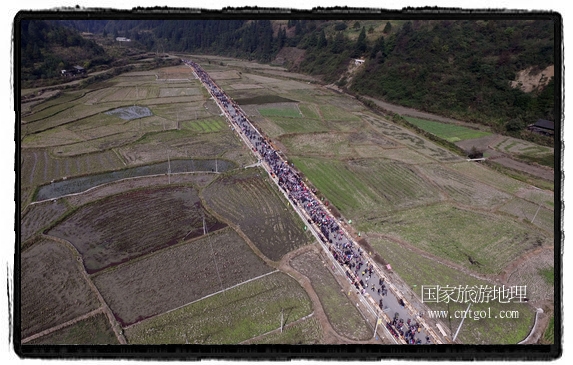 1700桌合攏宴，總長3.7公里，10380人同桌就餐，創(chuàng)歷史之最