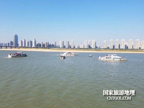 江西開展呵護(hù)一湖清水，嚴(yán)厲打擊非法采砂行動（圖）